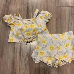 ☀️ 3/$15 Vince Camuto Linen Matching Short Set with Yellow Flowers